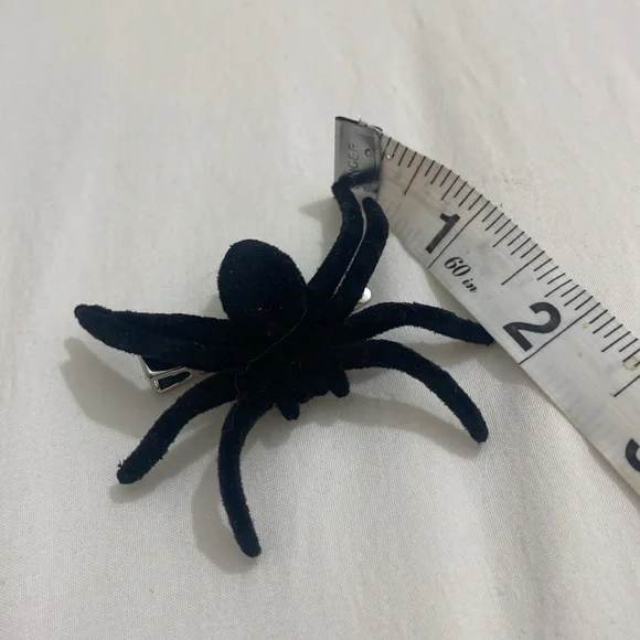 Spider Hair Clips- Black Widow - Picture 3 of 4